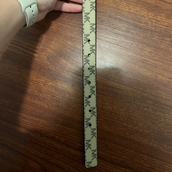 Michael Kors Reversible Belt - Picture 4 of 4